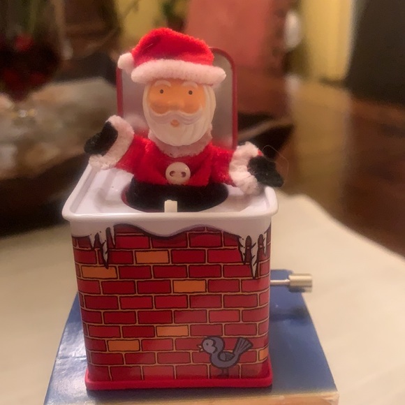 Hallmark Keepsake Ornament Pop! Goes the Santa🎅 - Picture 2 of 4